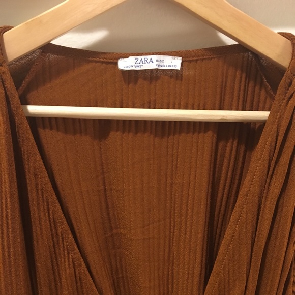 ZARA Curve hugging wrap around blouse 💁🏻‍♀️ - Picture 3 of 6